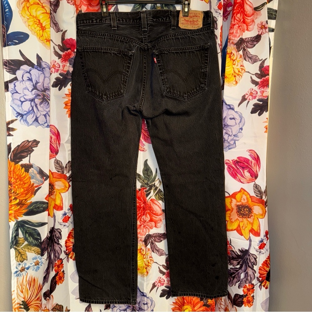 Levi's 501 Button-Fly Men’s Denim Jeans - Picture 2 of 6